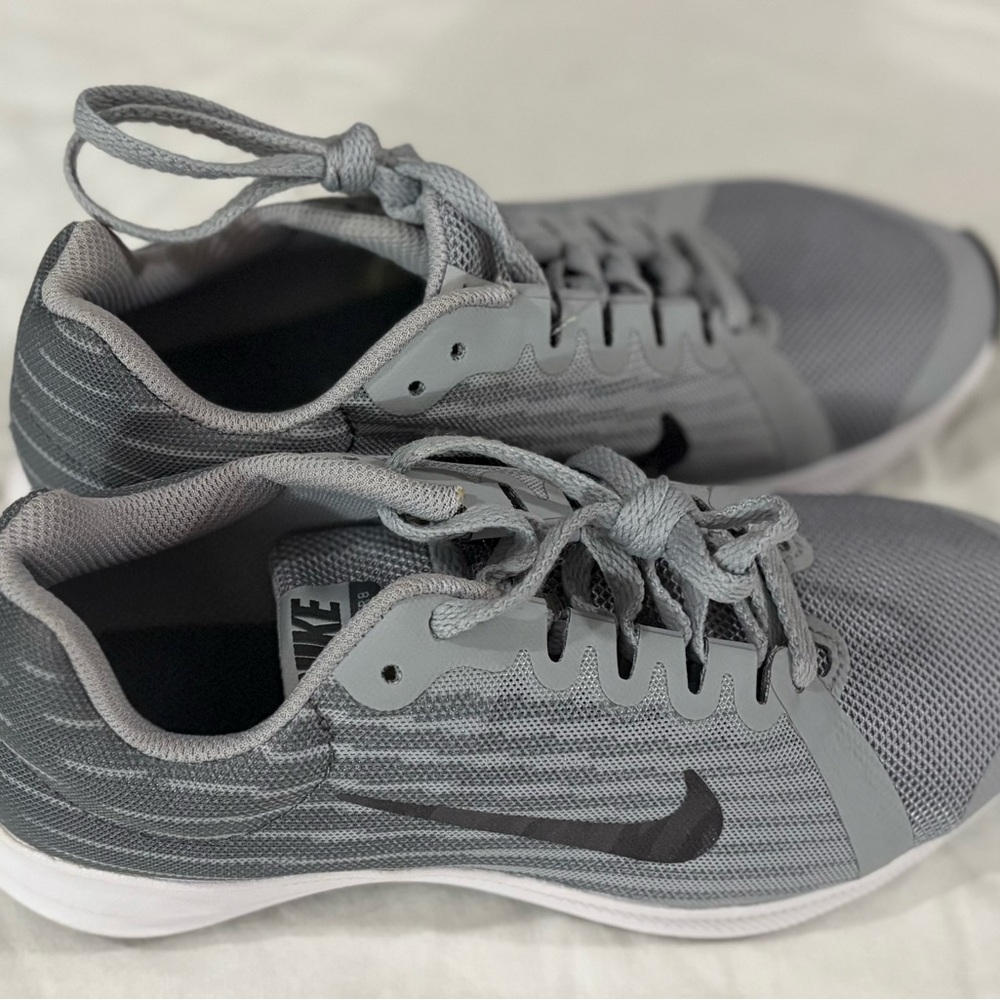 New kids tennis shoes  new without tags